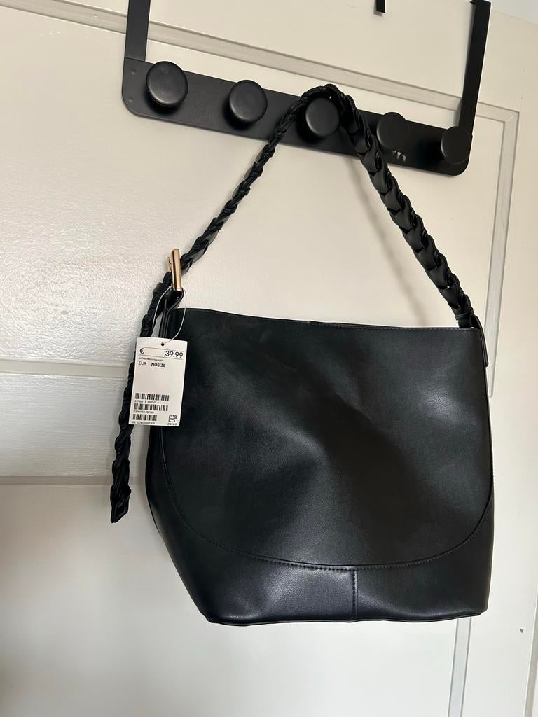 Zwarte schoudertas met gevlochten band nieuw, Ophalen of Verzenden, Nieuw, Zwart, Schoudertasje