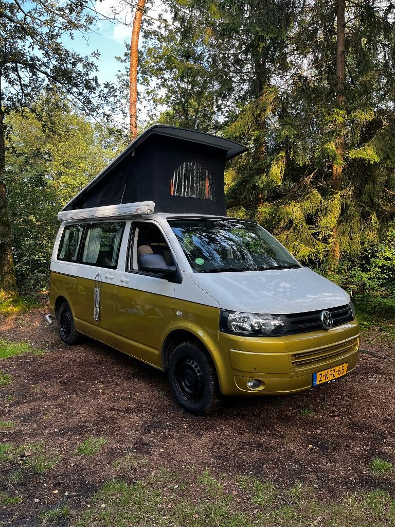 VW T5 Camper 2023 met 4 slaapplaatsen, Automaat, 180PK, Caravans en Kamperen, Campers, Automaat, Buscamper of Camperbus, Koelkast