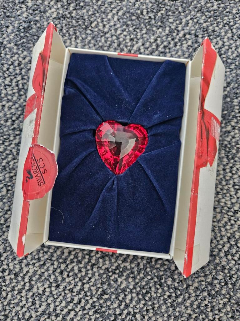 Swarovski harten in rood,  blauw en wit, Ophalen, Zo goed als nieuw, Figuurtje