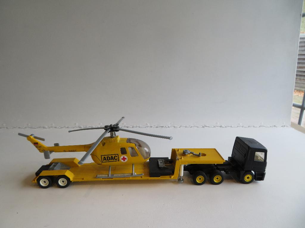 Siku Mercedes Actros, Trailer met Adac helicopter, Ophalen of Verzenden, Bus of Vrachtwagen