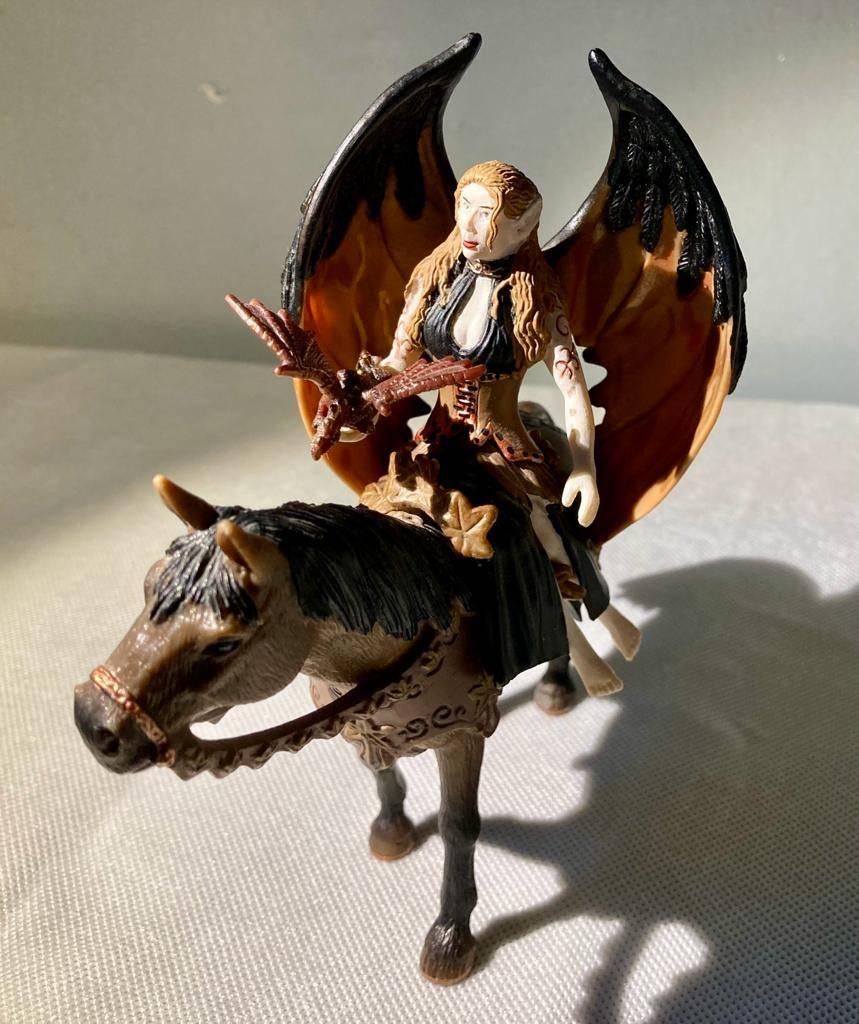 Beeldje Schleich Bayala 70406 Shadow Elf Surah, Verzamelen, Ophalen of Verzenden, Zo goed als nieuw