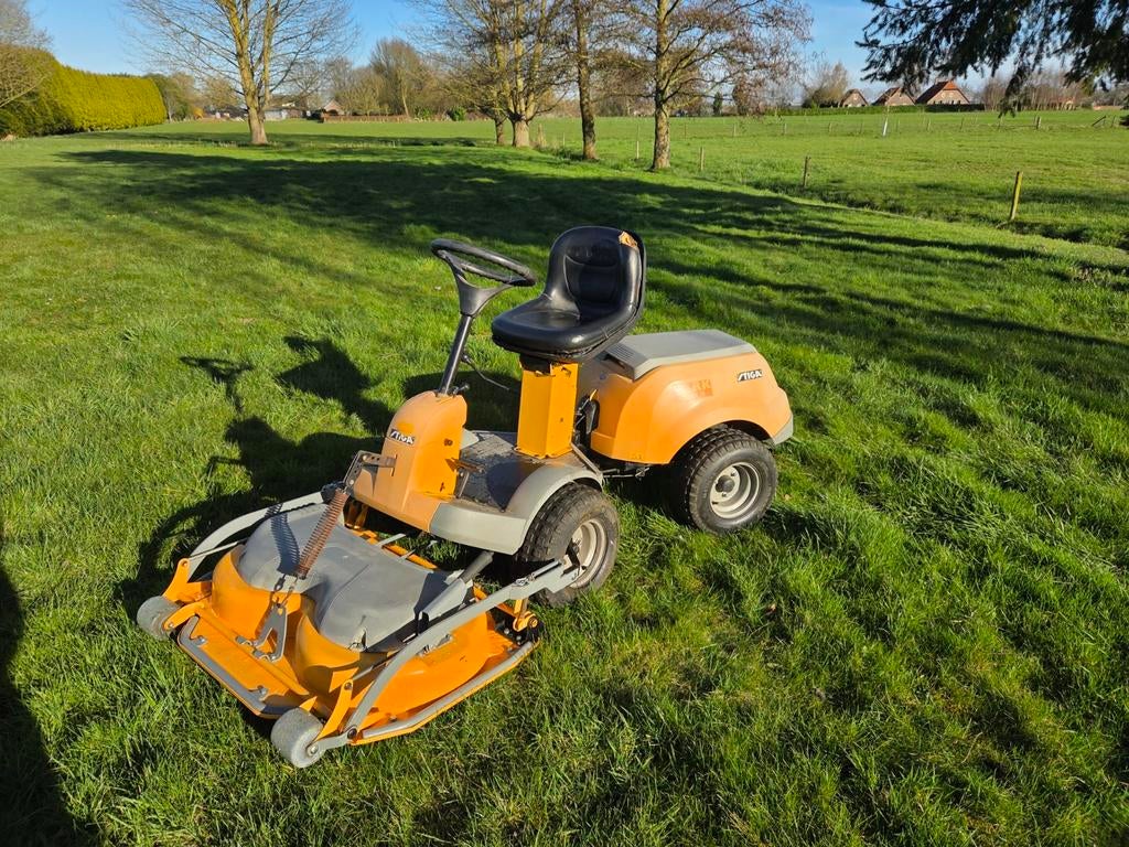 Stiga Park Compact 16 frontmaaier, Tuin en Terras, Zitmaaiers, Zo goed als nieuw, Versnellingen, Ophalen of Verzenden, Stiga park