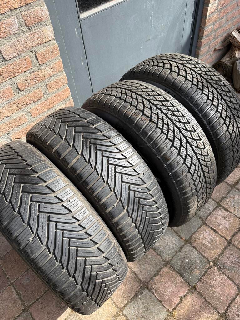 4 goede winterbanden 215/55 R17 Michelin en Viking WinTech, Auto-onderdelen, Banden en Velgen, Band(en), Winterbanden, 17 inch