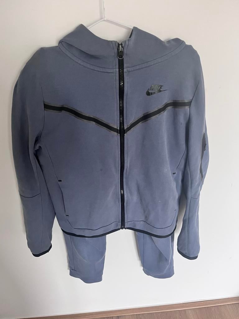 Nike Tech Fleece Trainingspak Maat 147-158 (redelijk staat), Kinderen en Baby's, Kinderkleding | Maat 158, Ophalen of Verzenden