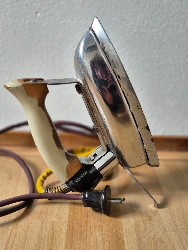 Antiek Ruton Strijkijzer STY 9 - Vintage Decoratie, Ophalen