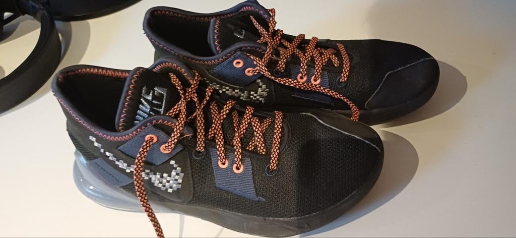 Nike basketbalschoenen maat 39 - Gebruikt, Sport en Fitness, Basketbal, Ophalen of Verzenden, Gebruikt, Schoenen