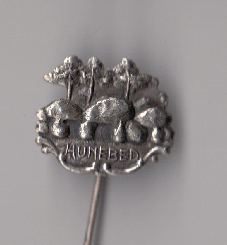 Hunebedden Hunebed Drente Drenthe speldje, Verzamelen, Speldjes, Pins en Buttons, Gebruikt, Niet vindbaar, Niet vindbaar, Speldje of Pin