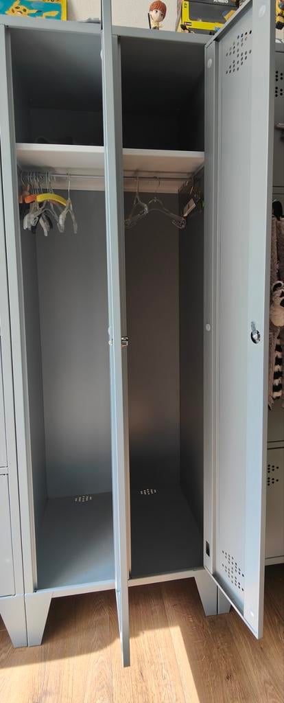 Grijze lockerkast met hanggedeelte, Huis en Inrichting, Kasten | Lockerkasten, Ophalen