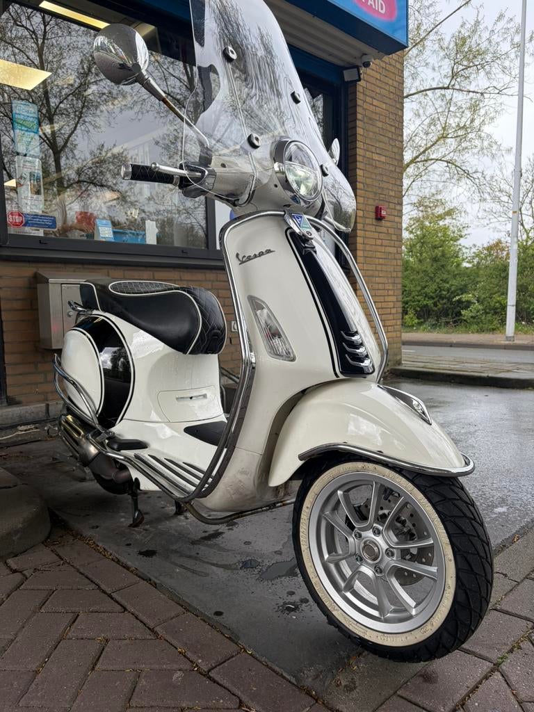 Vespa Primavera E5 *Nieuwprijs €7000, Fietsen en Brommers, Scooters | Vespa, Zo goed als nieuw, Overige modellen, Maximaal 45 km/u