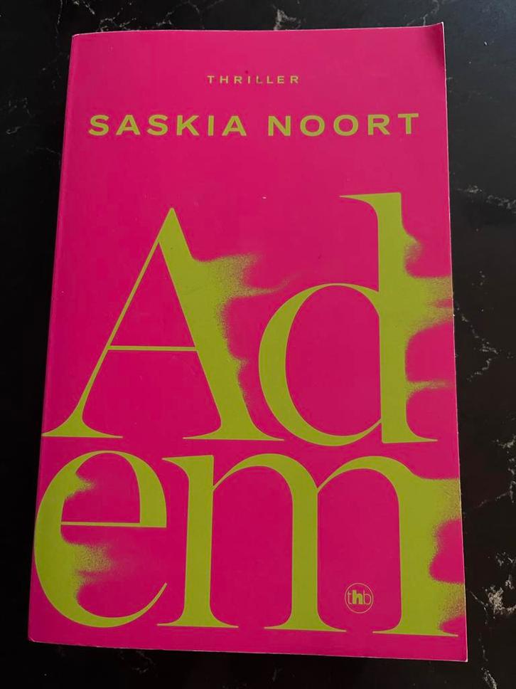 Adem - Saskia Noort (Thriller), Boeken, Thrillers, Gelezen, Nederland, Ophalen of Verzenden