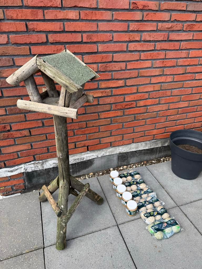 Vogelhuisje en vogelvoer, Ophalen, Gebruikt