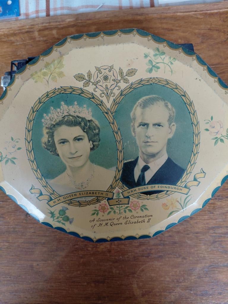 Koektrommel inhuldiging kon.Elisabeth van Engeland, Ophalen of Verzenden, Gebruikt, Kaart, Foto of Prent