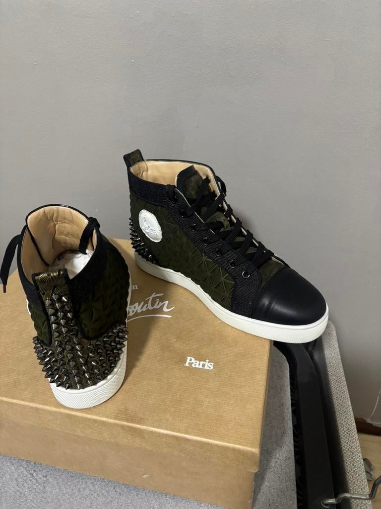 Christian Louboutin Spikes Sneakers - Zo goed als nieuw, Ophalen of Verzenden, Zo goed als nieuw, Overige kleuren, Sneakers of Gympen