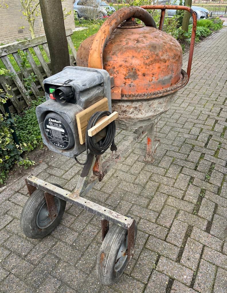 Goedwerkende betonmolen - Lescha SM 145S, Doe-het-zelf en Verbouw, Betonmolens, Gebruikt, Ophalen