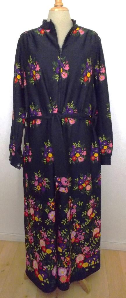 Aparte lange zwarte vintage  print jurk/badjas! XL, Kleding | Dames, Overige kleuren, Verzenden, Maat 46/48 (XL) of groter, Zo goed als nieuw