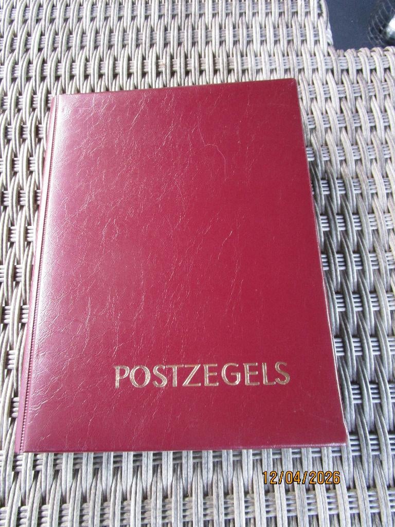 Postzegelalbum met dierenzegels, Postzegels en Munten, Postzegels | Volle albums en Verzamelingen, Ophalen of Verzenden, Nederland en Buitenland