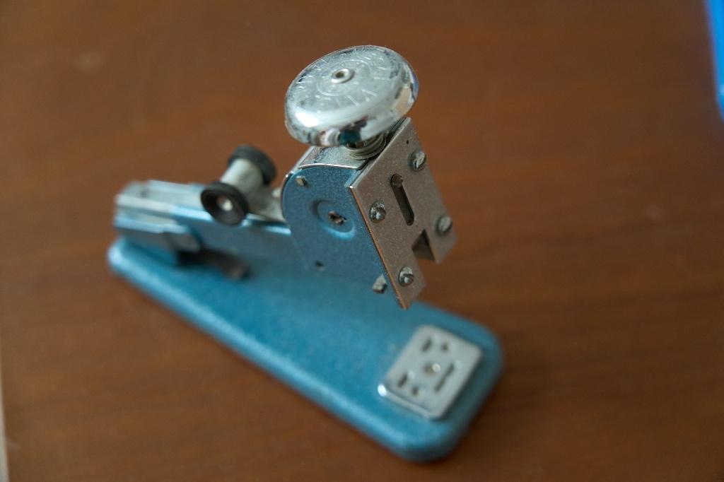 antieke nietmachine, Ophalen of Verzenden
