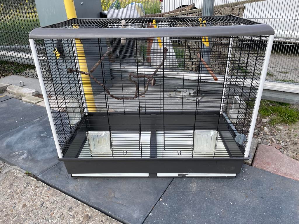 Grote vogelkooi Ferplast iets beschadigd aan de bak, Dieren en Toebehoren, Vogels | Hokken en Kooien, Ophalen, Gebruikt, Metaal