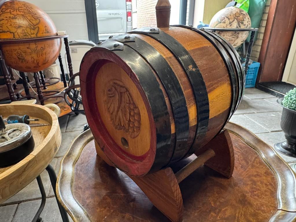 Kleine wijnton op standaard, Huis en Inrichting, Ophalen of Verzenden, Zo goed als nieuw, Minder dan 50 cm, Minder dan 5 flessen