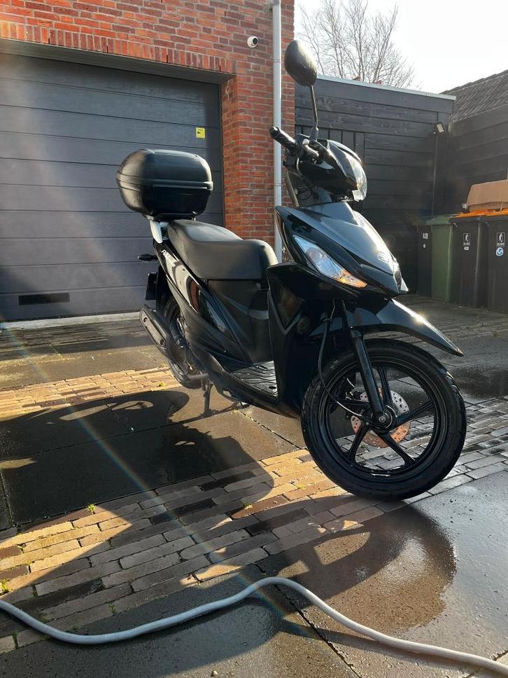 Motor suzuki, Motoren, Motoren | Suzuki, Particulier, Scooter, 11 kW of minder, 1 cilinder, Minimaal motorrijbewijs A1, Ophalen