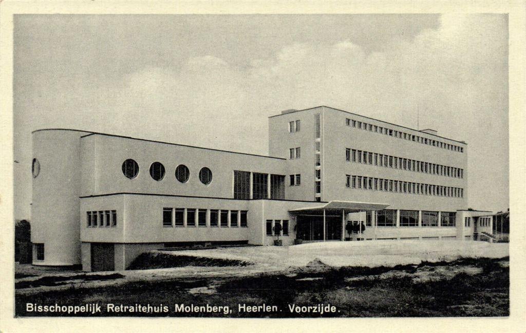 Bisschoppelijk Retraitehuis Molenberg, Heerlen. Voorzijde -, Ophalen of Verzenden, 1940 tot 1960, Ongelopen, Limburg