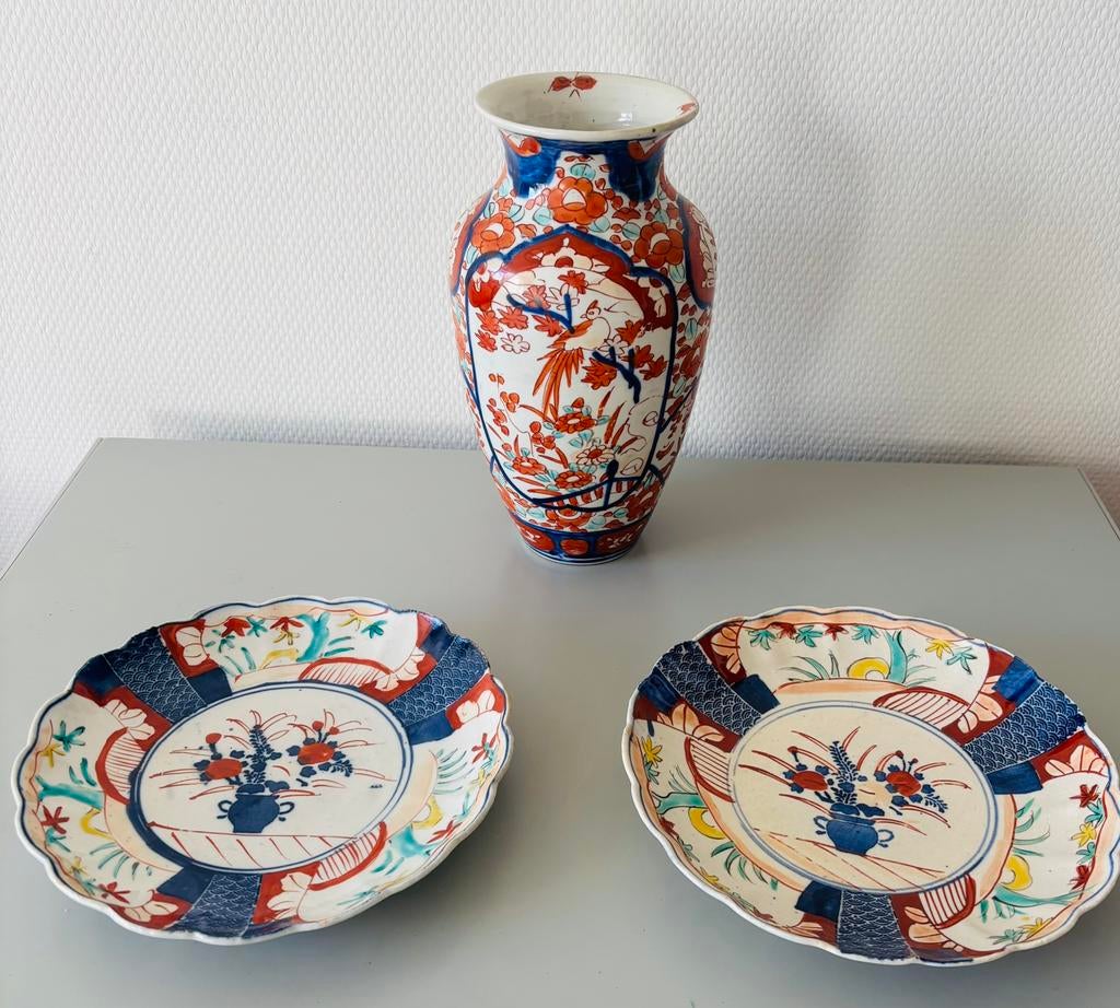 2 Japanse borden en een chinese vaas, Antiek en Kunst, Antiek | Porselein, Ophalen of Verzenden
