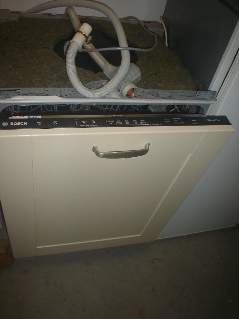 Vaatwasmachine Bosch silence plus Onder tussenbouw €125,00, Ophalen, Overige kleuren, 50 tot 100 cm, Zo goed als nieuw