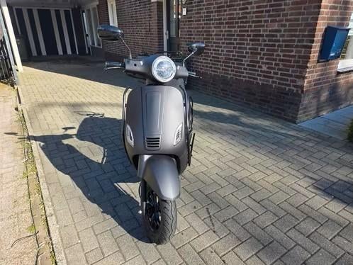 Leopard scooter, antraciet van kleur, slechts 4851 kilometer, Fietsen en Brommers, Ophalen, Zo goed als nieuw, Benzine