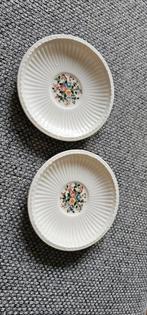 2 Wedgwood Conway bordjes (schotels ?), Made in England, Ophalen of Verzenden