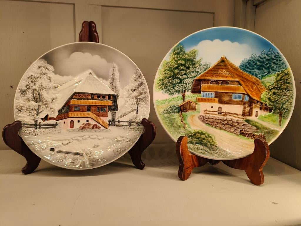 Twee Majolica wandborden Winter en Zomer West Germany, Antiek en Kunst, Antiek | Wandborden en Tegels, Ophalen of Verzenden