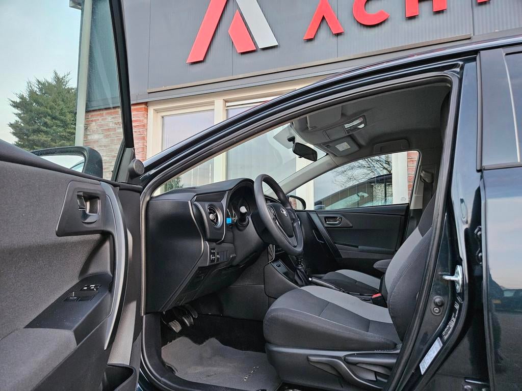 Toyota Auris Touring Sports 1.3 Now Airco! NAP! 6-Versnellin, Auto's, Voorwielaandrijving, 450 kg, Gebruikt, Euro 6