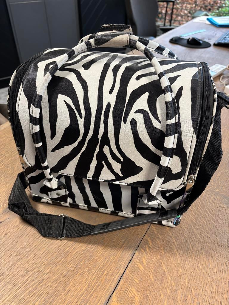 Beautycase met zebraprint - Handig en stijlvol!, Ophalen of Verzenden, Gebruikt, Zwart, Softcase