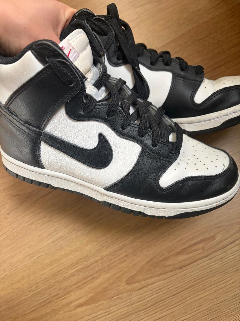 Nike dunk high panda, Kleding | Dames, Schoenen, Ophalen, Nike, Sneakers of Gympen, Zo goed als nieuw