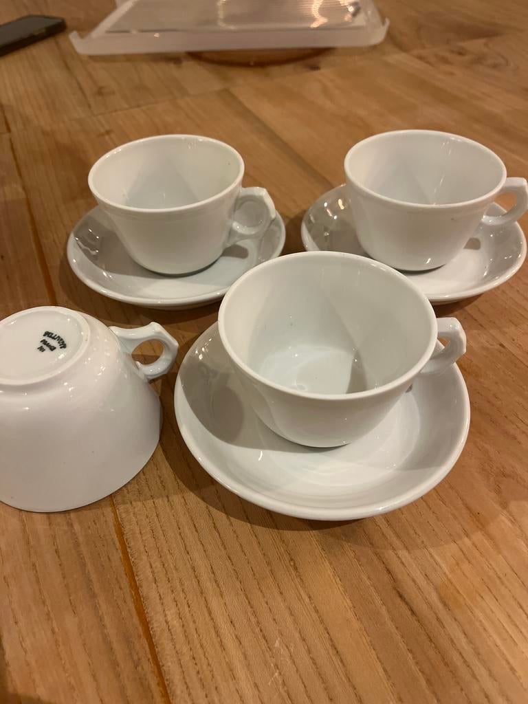 Pillivuyt theekopjes met schotels, Huis en Inrichting, Keuken | Servies, Ophalen, Gebruikt, Effen, Kop(pen) en/of Schotel(s)