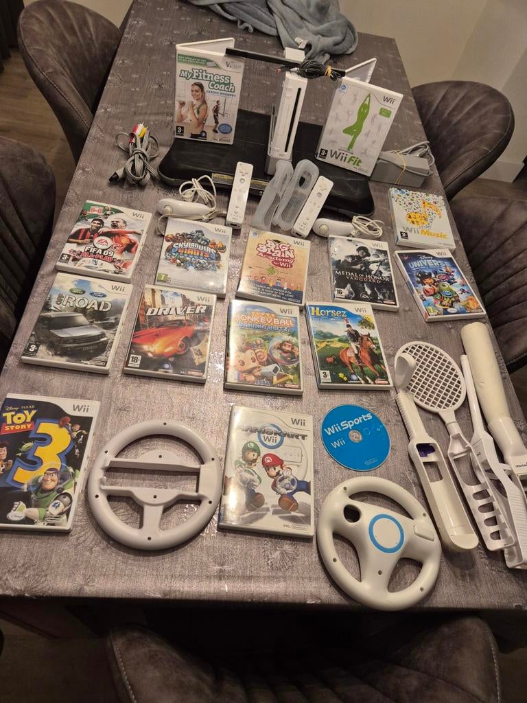 Mega grote familie vakantie wii set met veel games, Spelcomputers en Games, Ophalen of Verzenden, Zo goed als nieuw, Met games