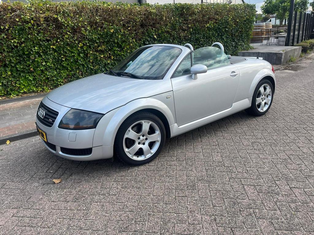 Audi TT 1.8 T Roadster Quattro 165KW 2002 Grijs, Auto's, Audi, Zwart, 4 cilinders, Cabriolet, Handgeschakeld