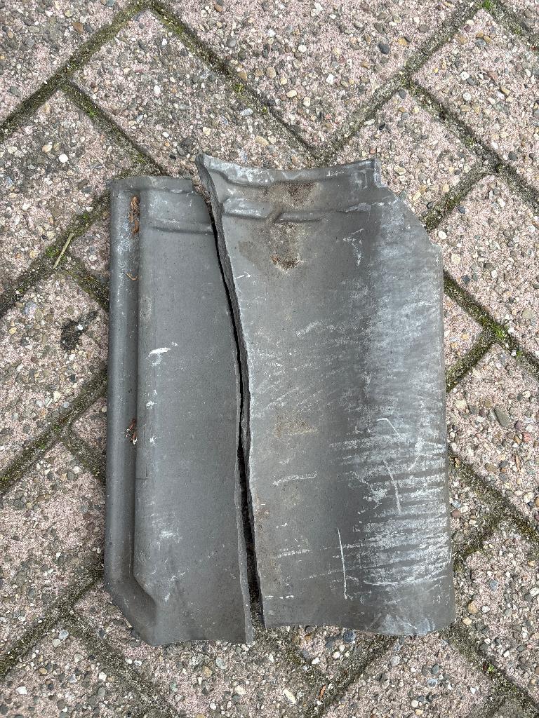 Dakpannen gezocht, Doe-het-zelf en Verbouw, Dakpannen en Dakbedekking, Steen of Klei, Blauw, Ophalen of Verzenden, 15 m² of meer