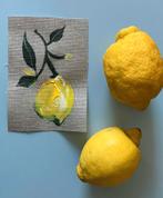 Citroen ~ Lemon ~ Linnen ~ kleintje kunst, Ophalen of Verzenden, Zo goed als nieuw, Minder dan 50 cm, Schilderij