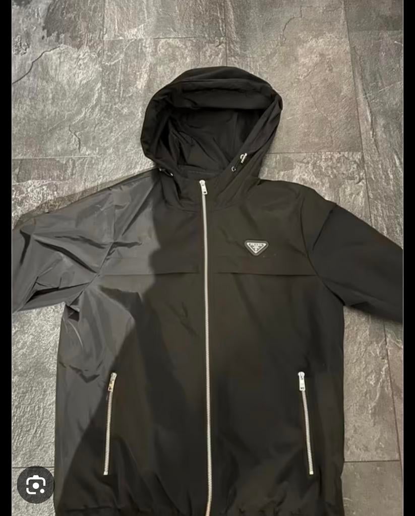 Prada Windbreaker Zwart - Stijlvolle en functionele jas, Ophalen of Verzenden, Zo goed als nieuw, Maat 48/50 (M), Zwart