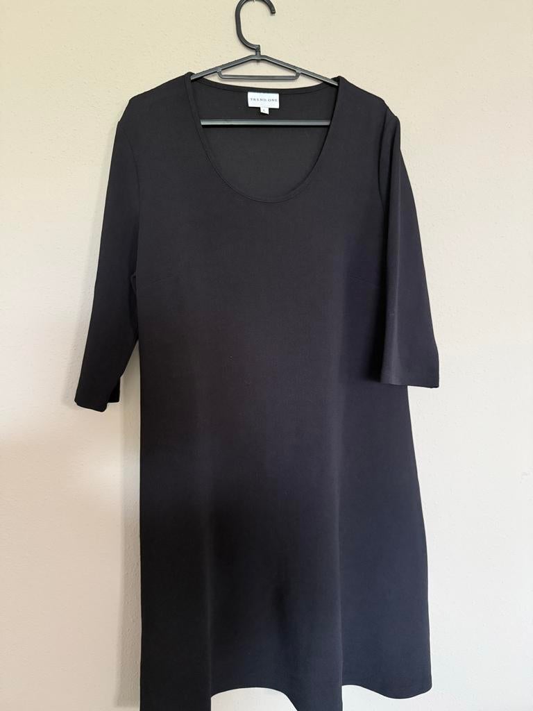 Zwarte jurk Trend One maat L, Zwart, Maat 42/44 (L), Ophalen of Verzenden, Knielengte