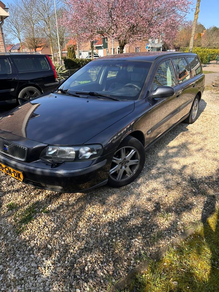 Volvo V70 2.4 T 200PK 2001 Grijs GEEN OLIEDRUK, Auto's, Volvo, Voorwielaandrijving, 1800 kg, Stationwagon, 93 €/maand
