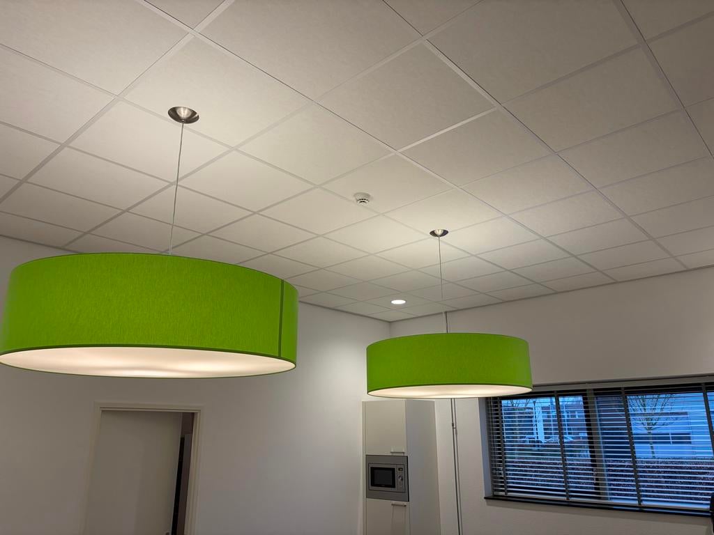 2x Lime Groene Hanglampen - Ø110cm, H30cm, Huis en Inrichting, Lampen | Hanglampen, Ophalen, Zo goed als nieuw, Stof, Minder dan 50 cm