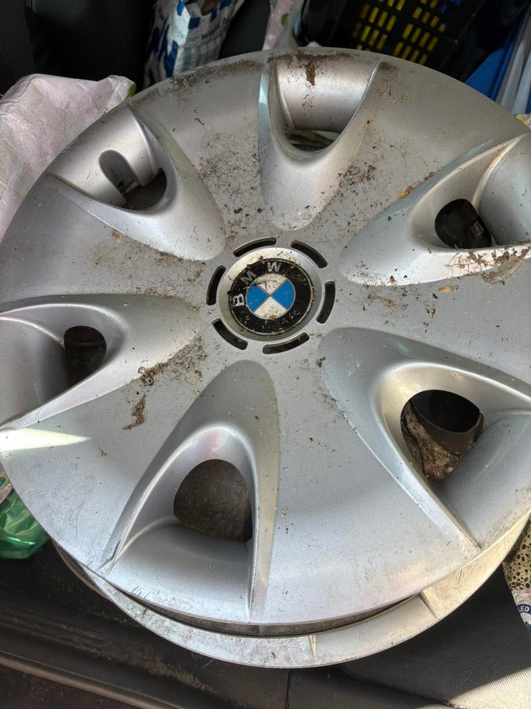 Velgen voor een Volvov V 70 en 4 wieldoppen voor BMW 1, Ophalen of Verzenden, Zo goed als nieuw