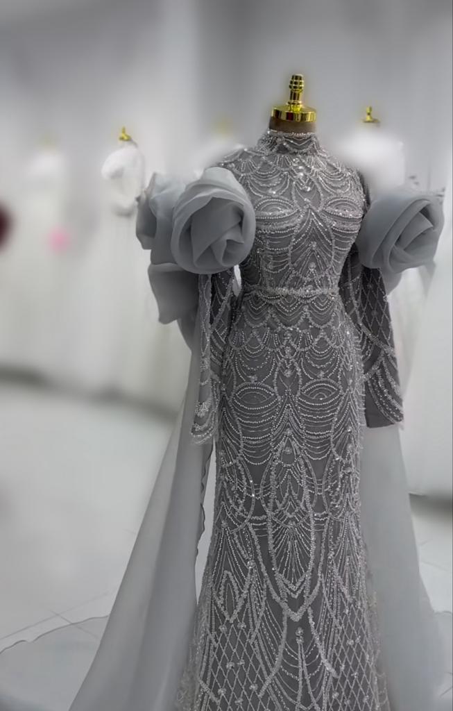 Prachtige grijze galajurk met rozen/abiye nisanlik, Kleding | Dames, Ophalen, Galajurk, Maat 34 (XS) of kleiner, Grijs