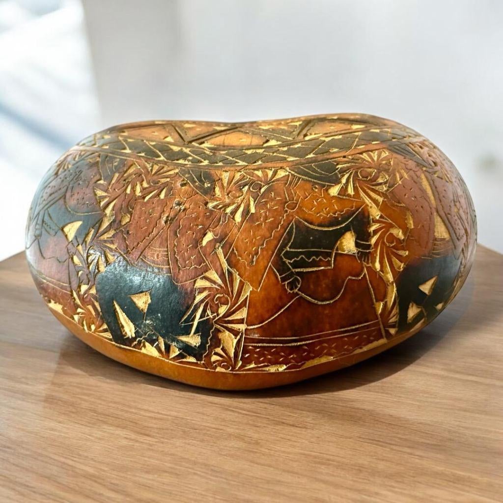 Handgesneden kaleba kunst uit Peru komt met deksel ., Antiek en Kunst, Kunst | Niet-Westerse kunst, Ophalen of Verzenden