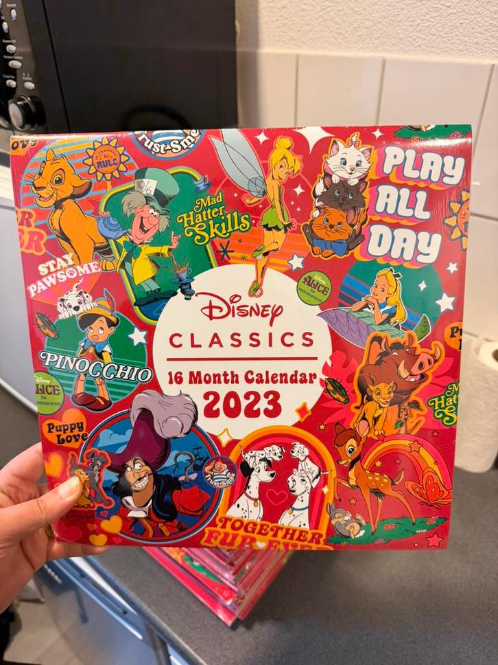 PARTIJ 100X Disney Classics Kalender 2023 | Nieuw | 30x30 cm, Diversen, Kalenders, Nieuw, Maandkalender, Ophalen of Verzenden