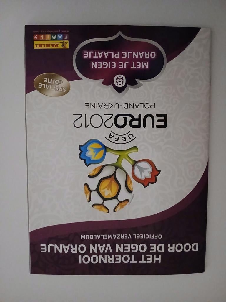 PANINI EURO 2012 DOOR DE OGEN VAN ORANJE VOETBALALBUM, Ophalen of Verzenden, Zo goed als nieuw, Buitenlandse clubs, Poster, Plaatje of Sticker