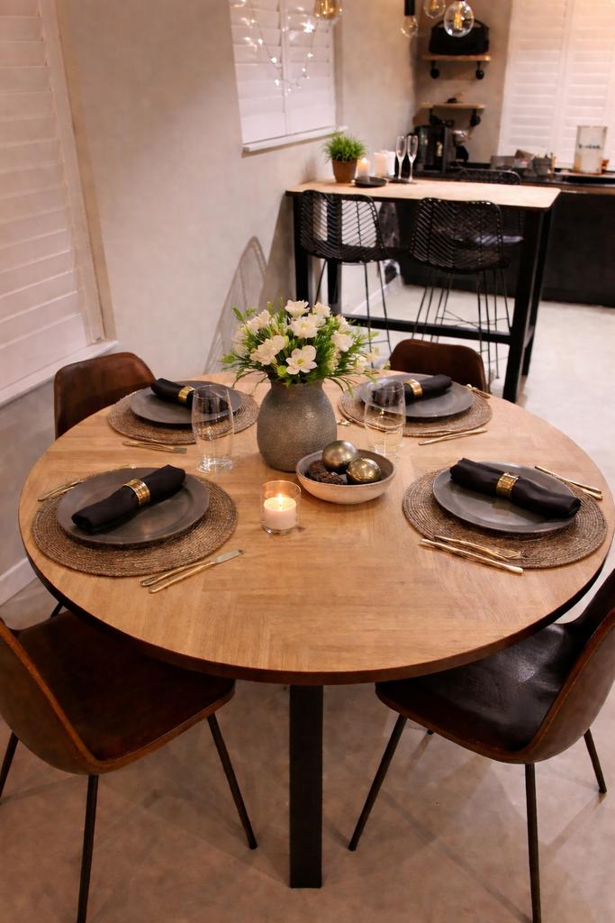 Unieke eettafel en bar met krukken op maat gemaakt, Huis en Inrichting, Tafels | Eettafels, Ophalen, 100 tot 150 cm, 50 tot 100 cm