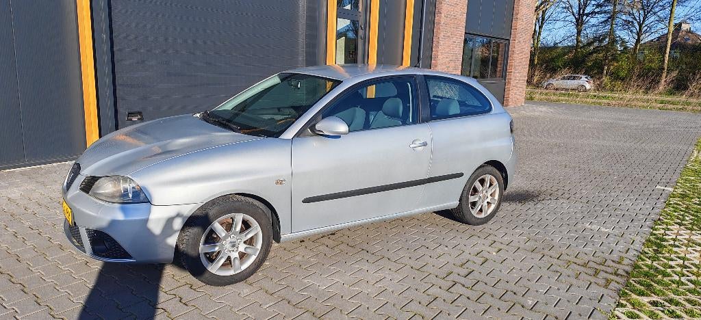 Seat Ibiza 1.4 16V 74KW 2006 Grijs, Voorwielaandrijving, 40 €/maand, 4 cilinders, Ibiza