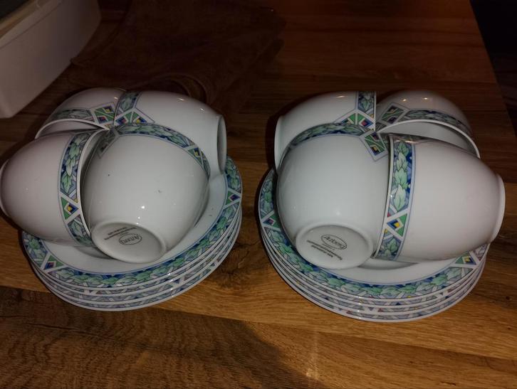 8 Arzberg kop en schotel sets - wit met groen/blauw decor, Huis en Inrichting, Keuken | Servies, Gebruikt, Kop(pen) en/of Schotel(s)